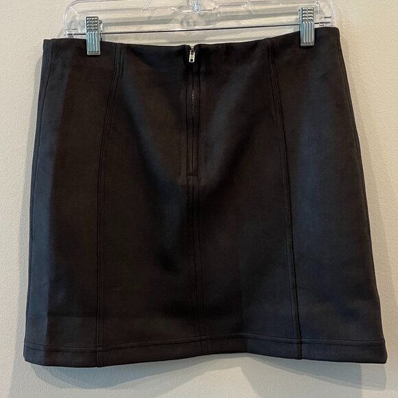 High-Waisted, Versatile Everyday Skirt - Picture 2 of 4